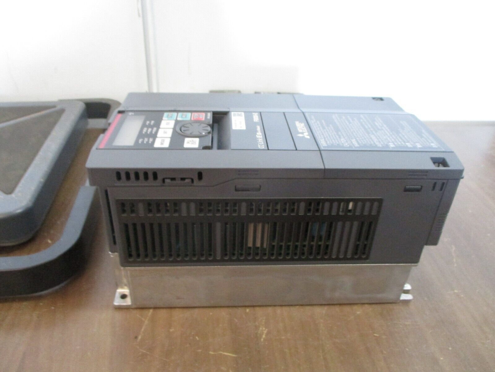 Mitsubishi F800-E AC Drive FR-F840-00023-E3-N6 1HP 3Ph w/ Keypad Used