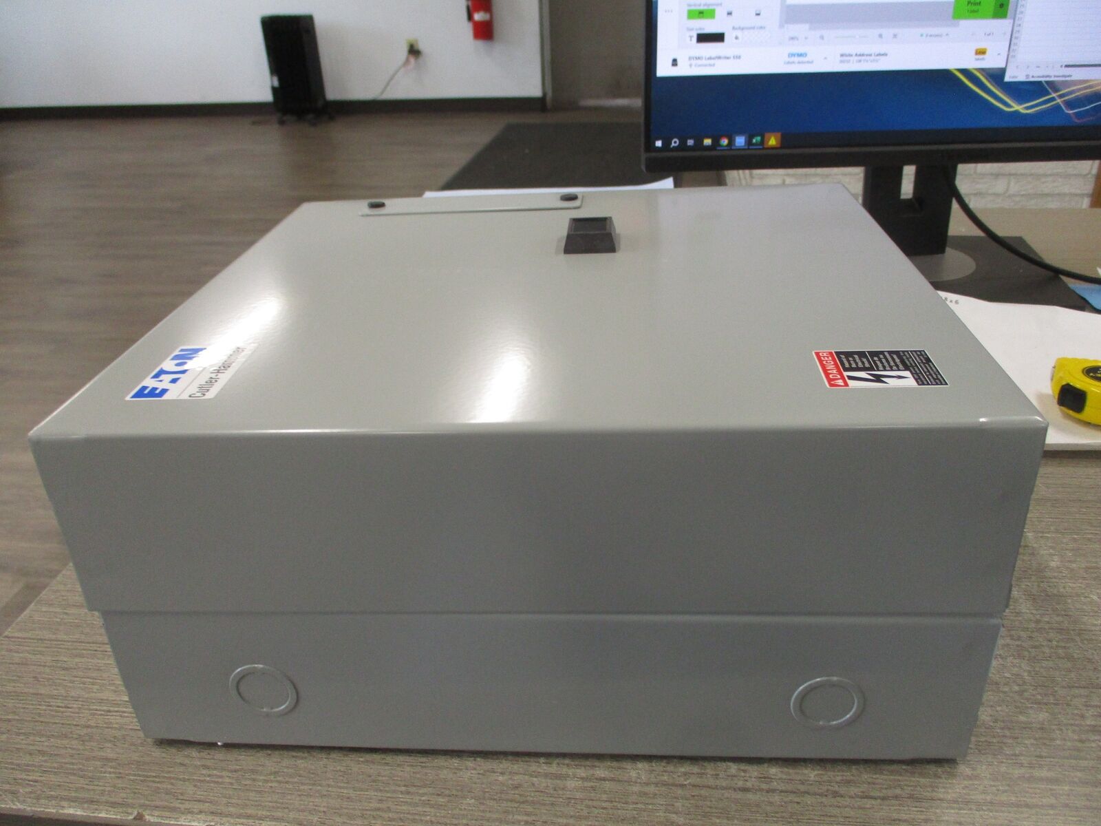 Eaton Enclosed Lighting Contactor ECC04C1A9A Ser. A1 115-120V Coil Type 1 Enclos