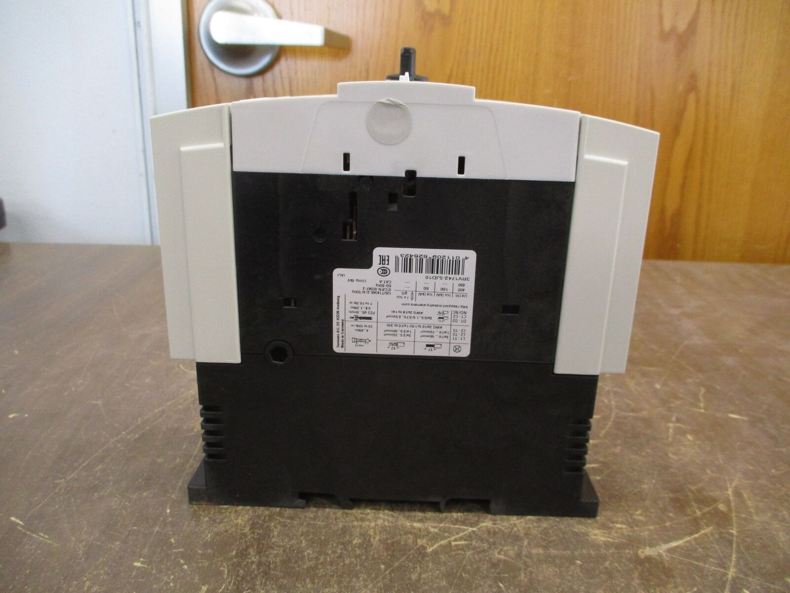 Siemens Circuit Breaker 3RV1742-5JD10 50A 600V New Surplus