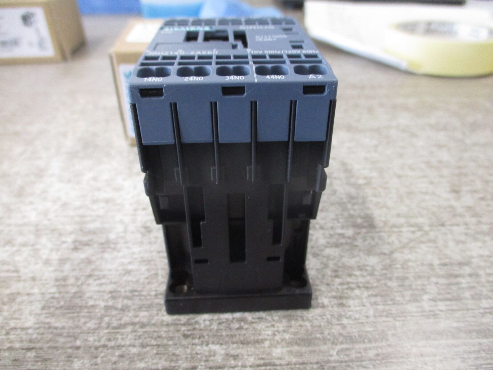 Siemens Contactor 3RH2140-2AK60 120V coil 10A New Surplus