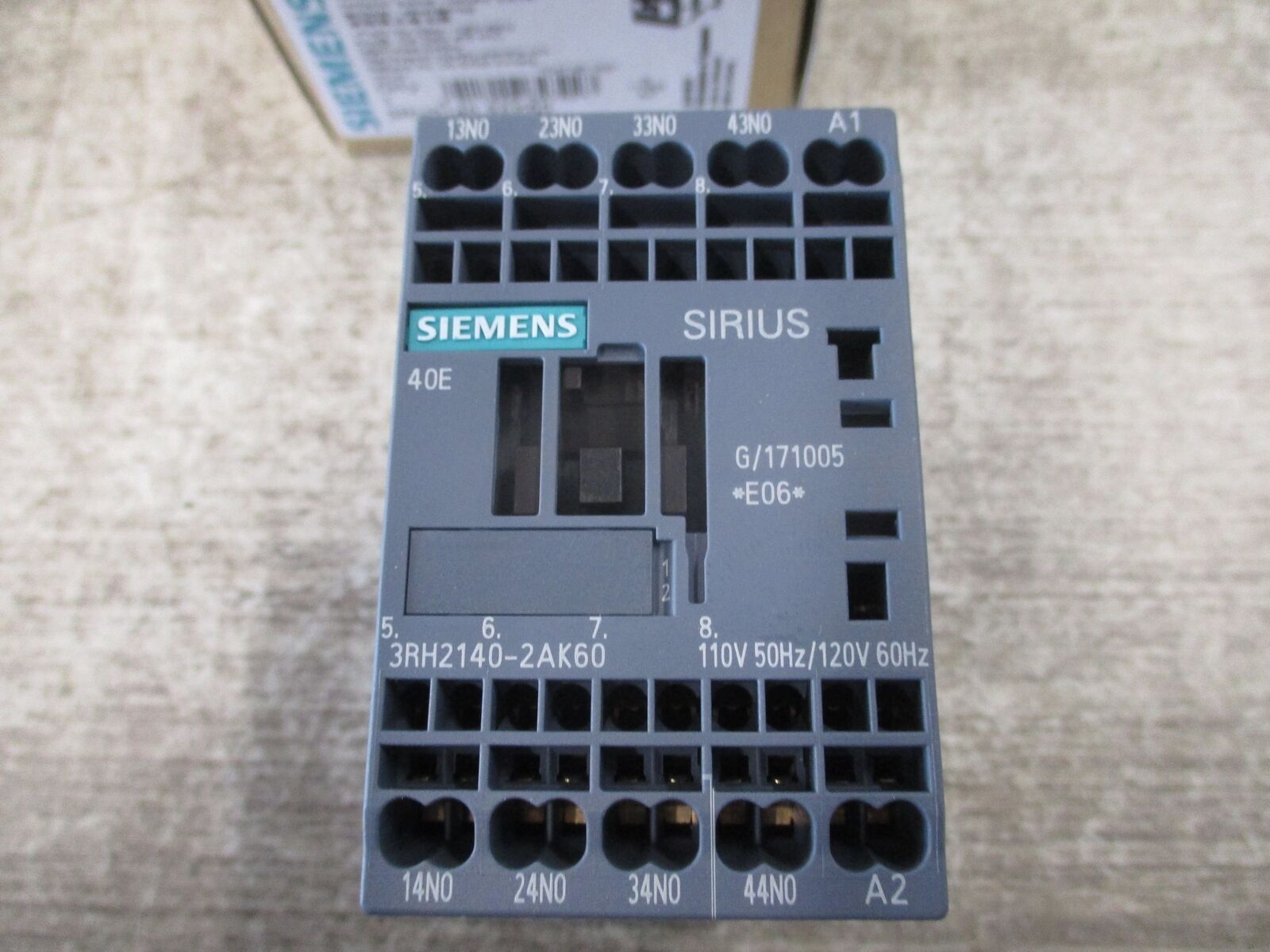Siemens Contactor 3RH2140-2AK60 120V coil 10A New Surplus