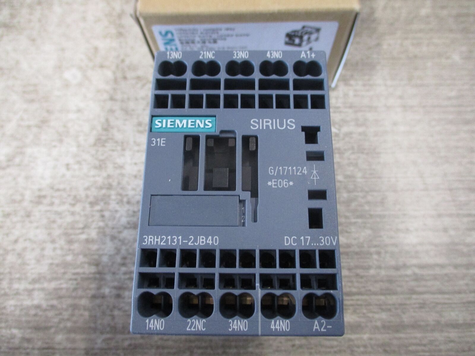 Siemens Contactor 3RH2131-2JB40 17-30VDC Coil 10A New Surplus