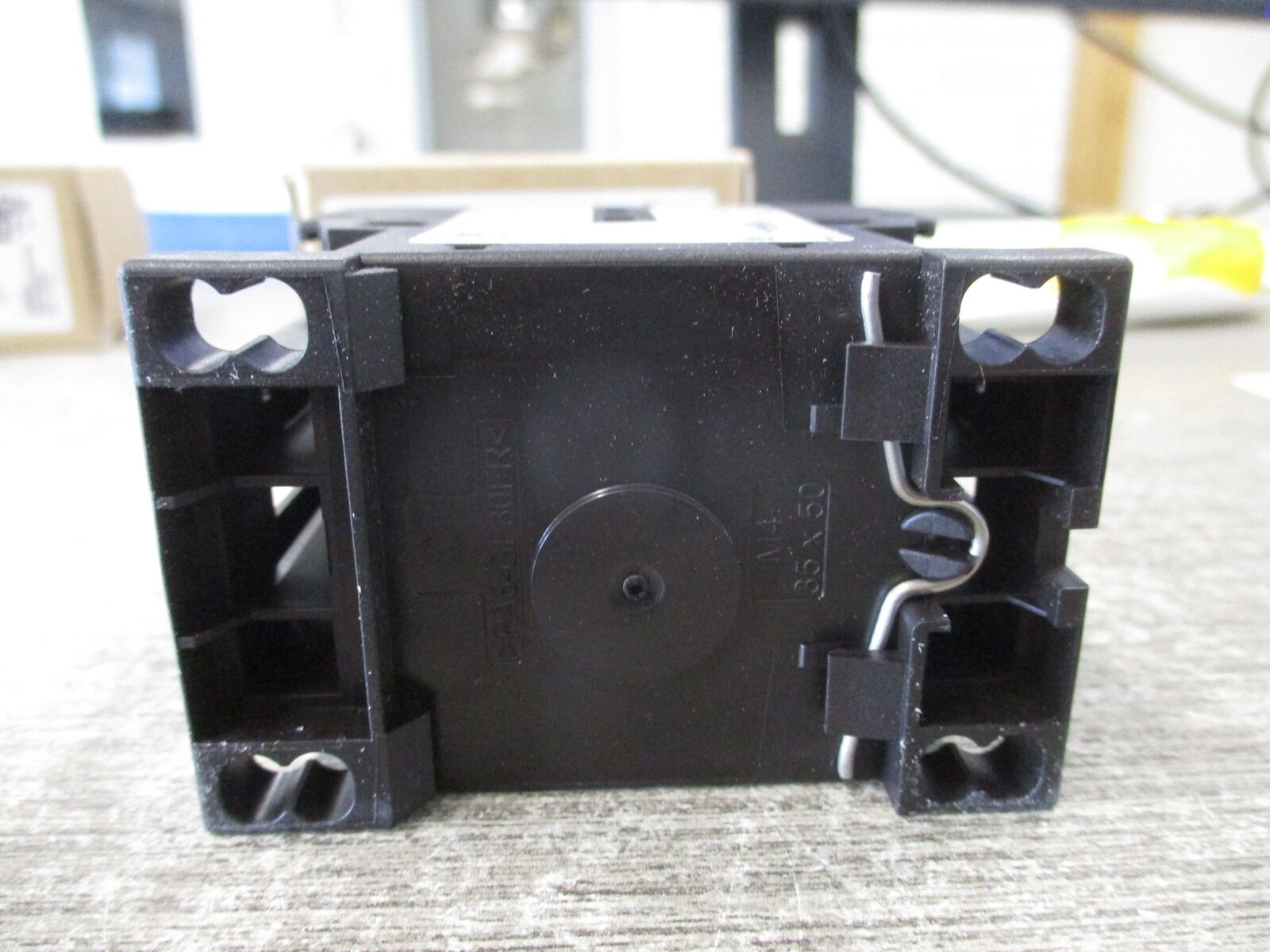 Siemens Contactor 3RH2131-2JB40 17-30VDC Coil 10A New Surplus