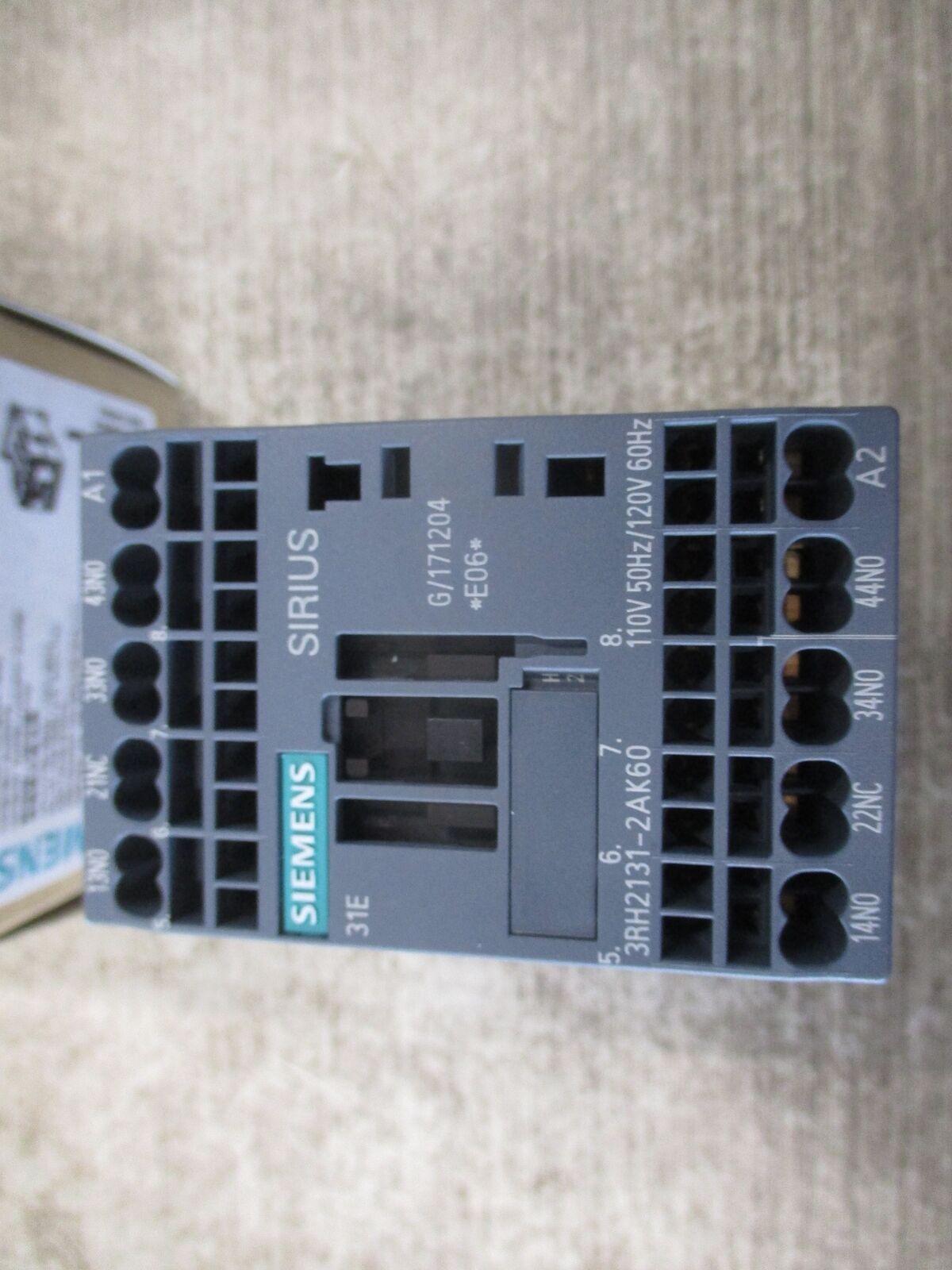 Siemens Contactor 3RH2131-2AK60 120V Coil 10A New Surplus