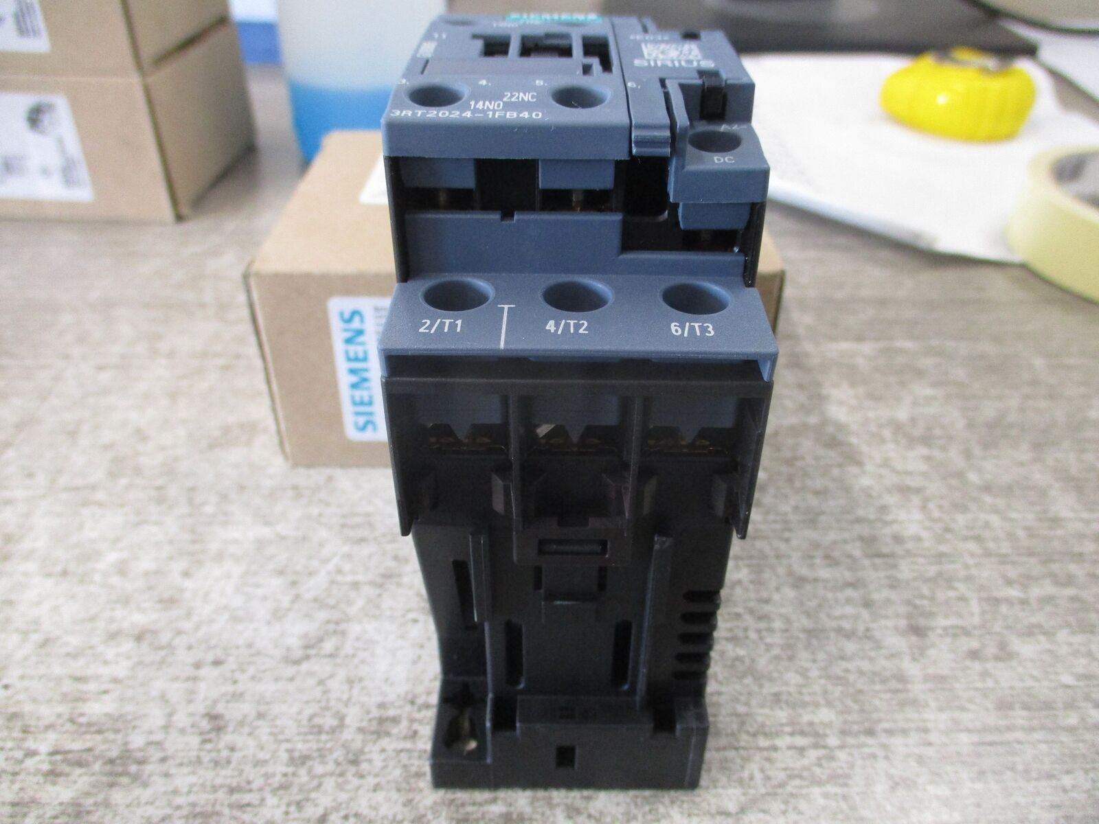 Siemens Contactor 3RT2024-1FB40 24VDC Coil 12A New Surplus