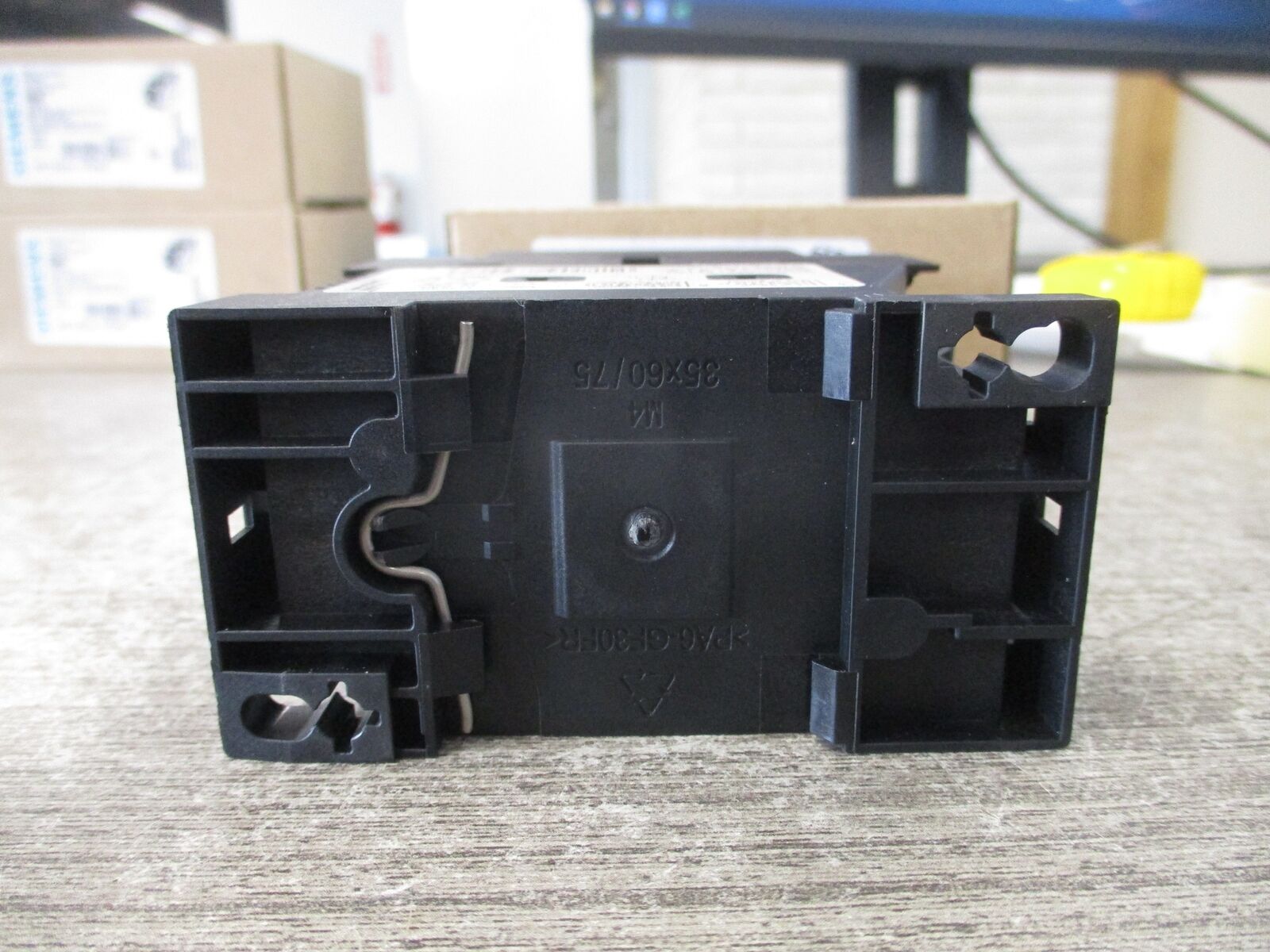 Siemens Contactor 3RT2024-1FB40 24VDC Coil 12A New Surplus