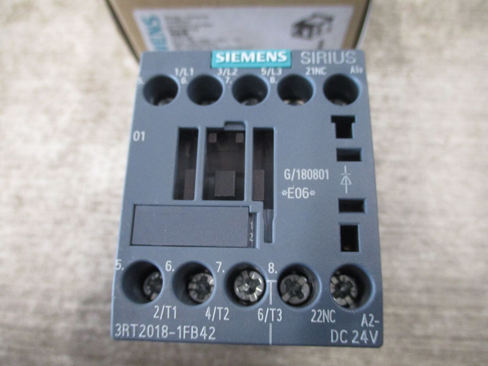 Siemens Contactor 3RT2018-1FB42 24VDC Coil 16A New Surplus