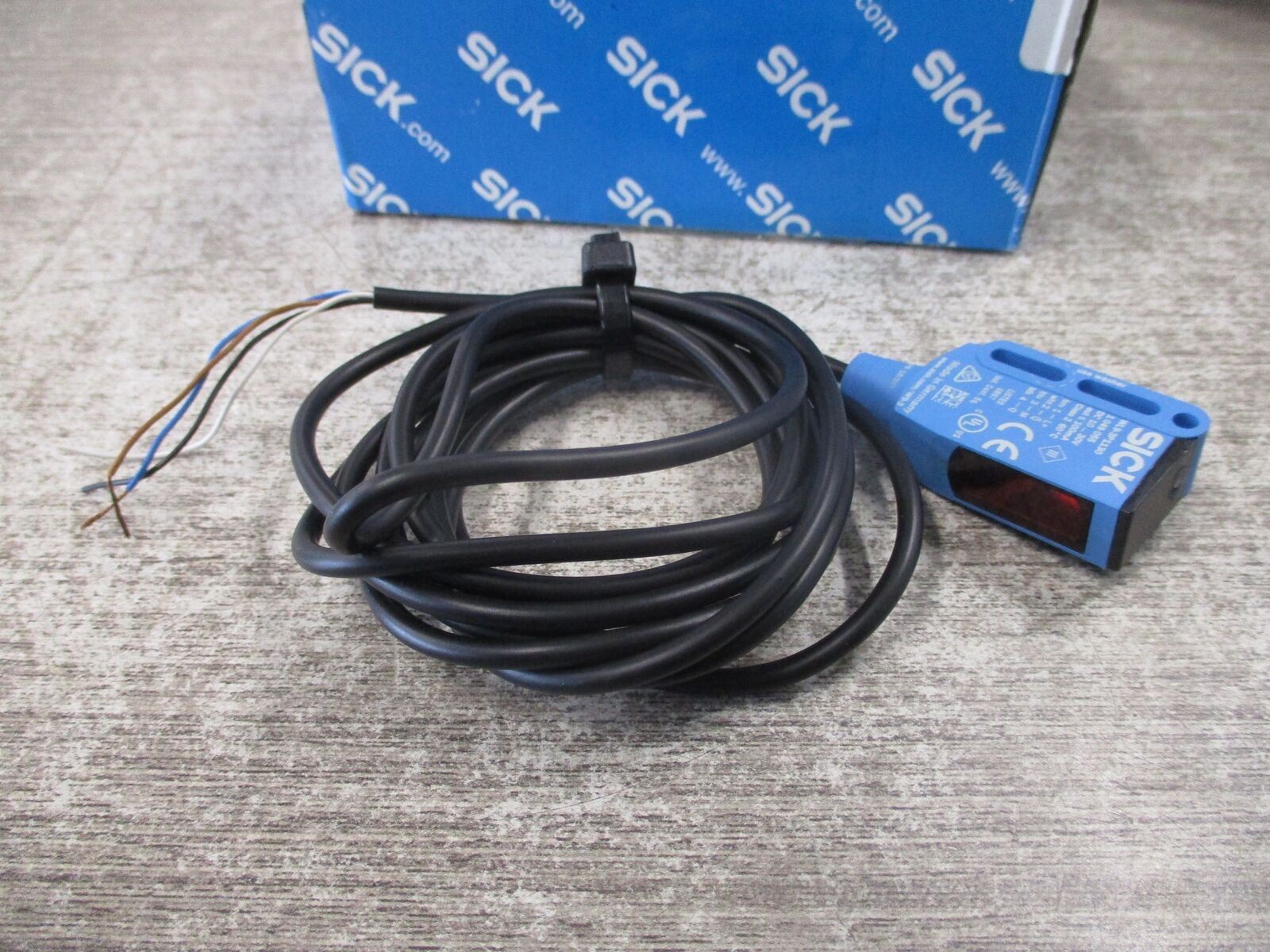 Sick Photoelectric Sensor WL9-3P1130 New Surplus