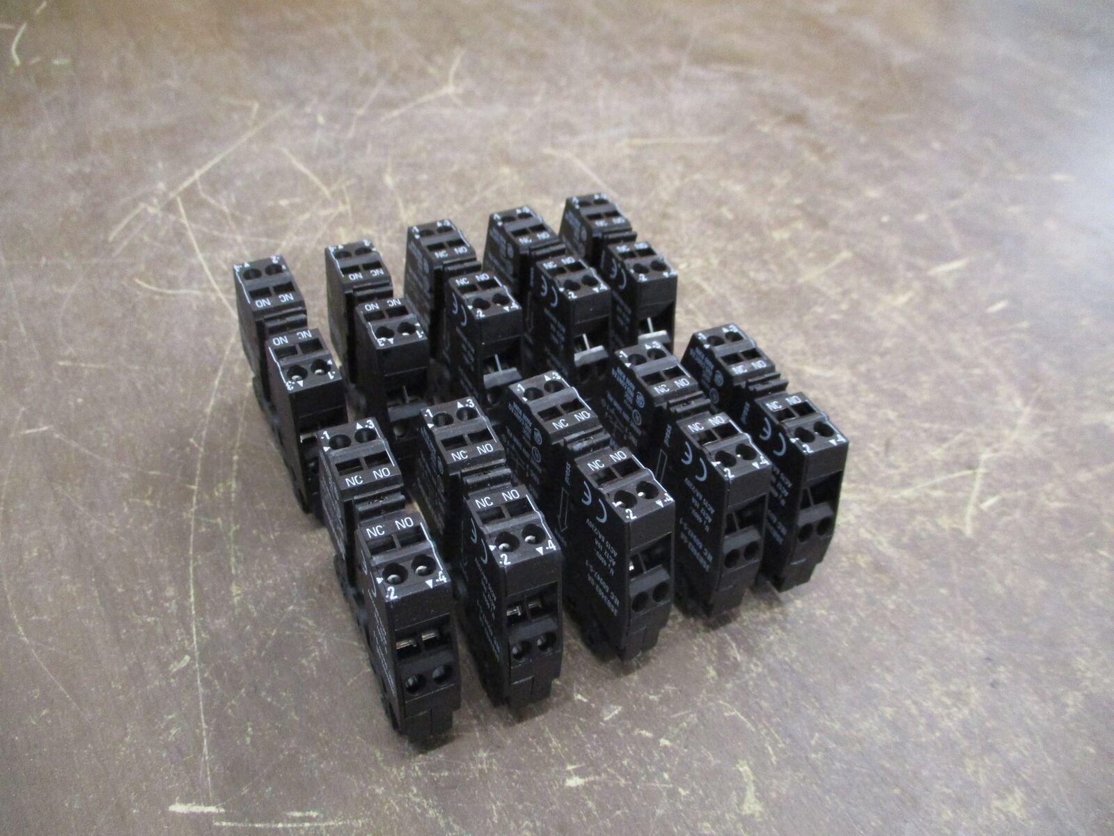 Siemens Contact Block 3SB3 403-0A 1 NO + 1 NC *Box of 10* New Surplus