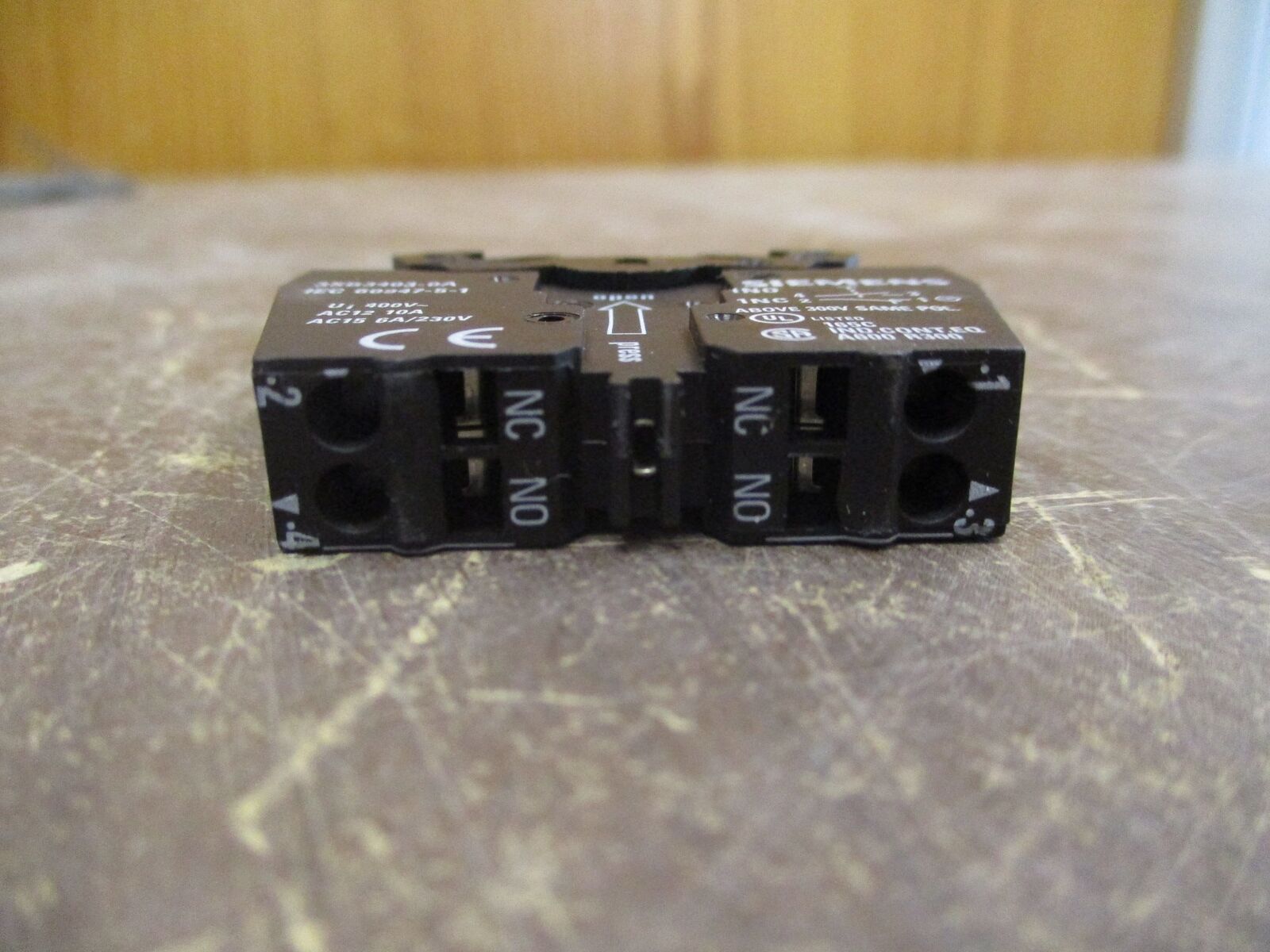 Siemens Contact Block 3SB3 403-0A 1 NO + 1 NC *Box of 10* New Surplus
