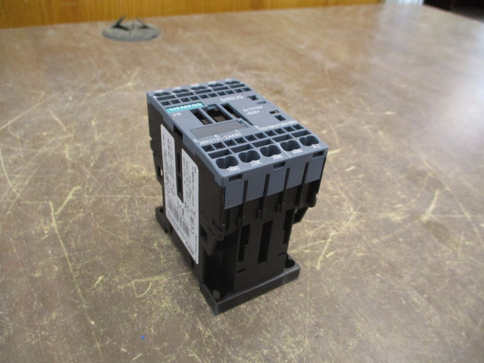 Siemens Contactor 3RH2131-2AK60 120V Coil 10A New Surplus