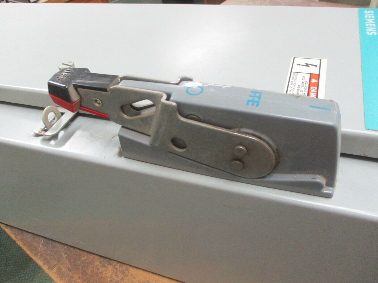 Siemens Breaker Combination 3TB44 120V Coil 10-16A Trip 25A Breaker Used