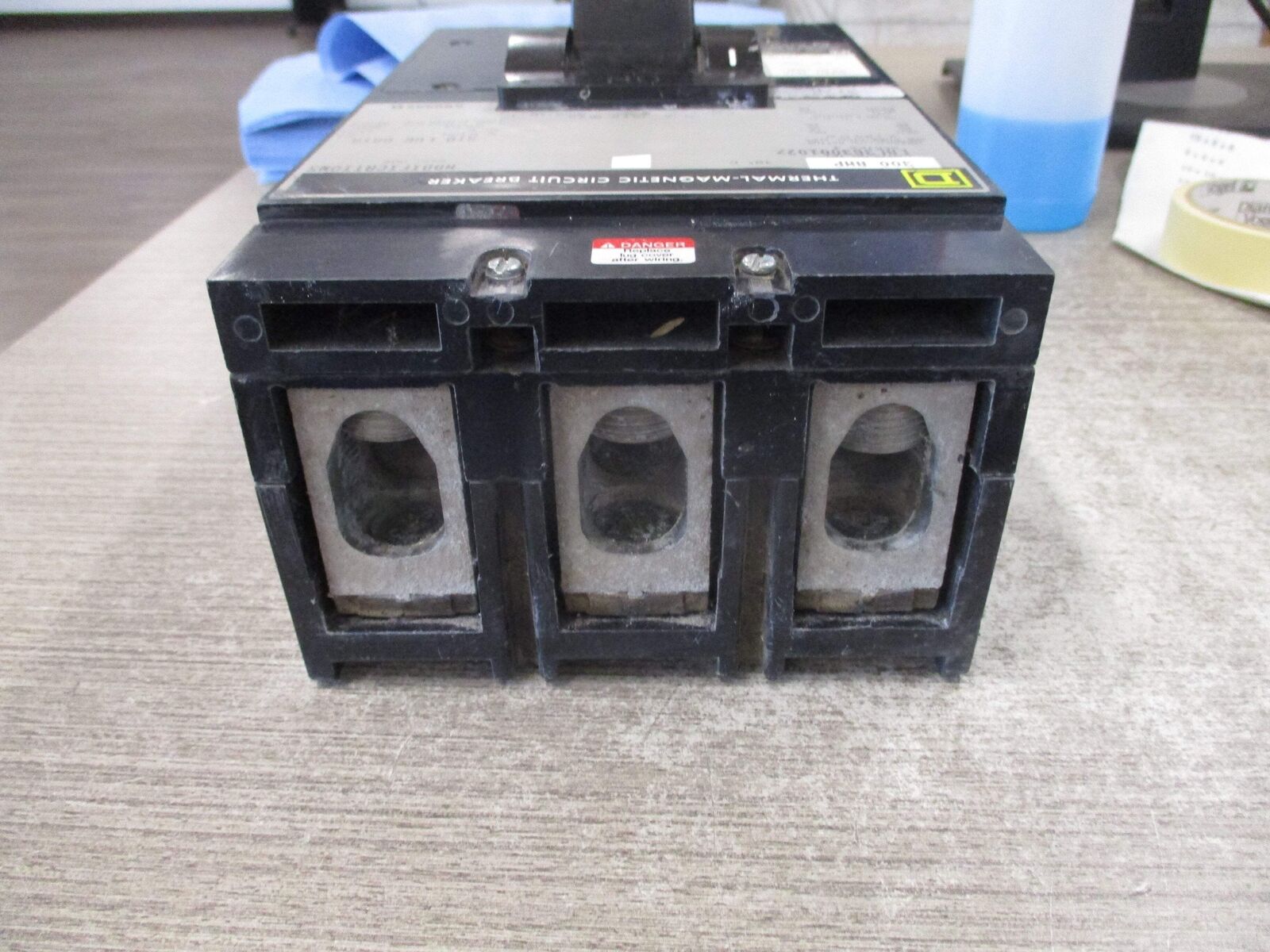 Square D Circuit Breaker LAL363001027 300A 600V 3P W/Shunt Trip Used