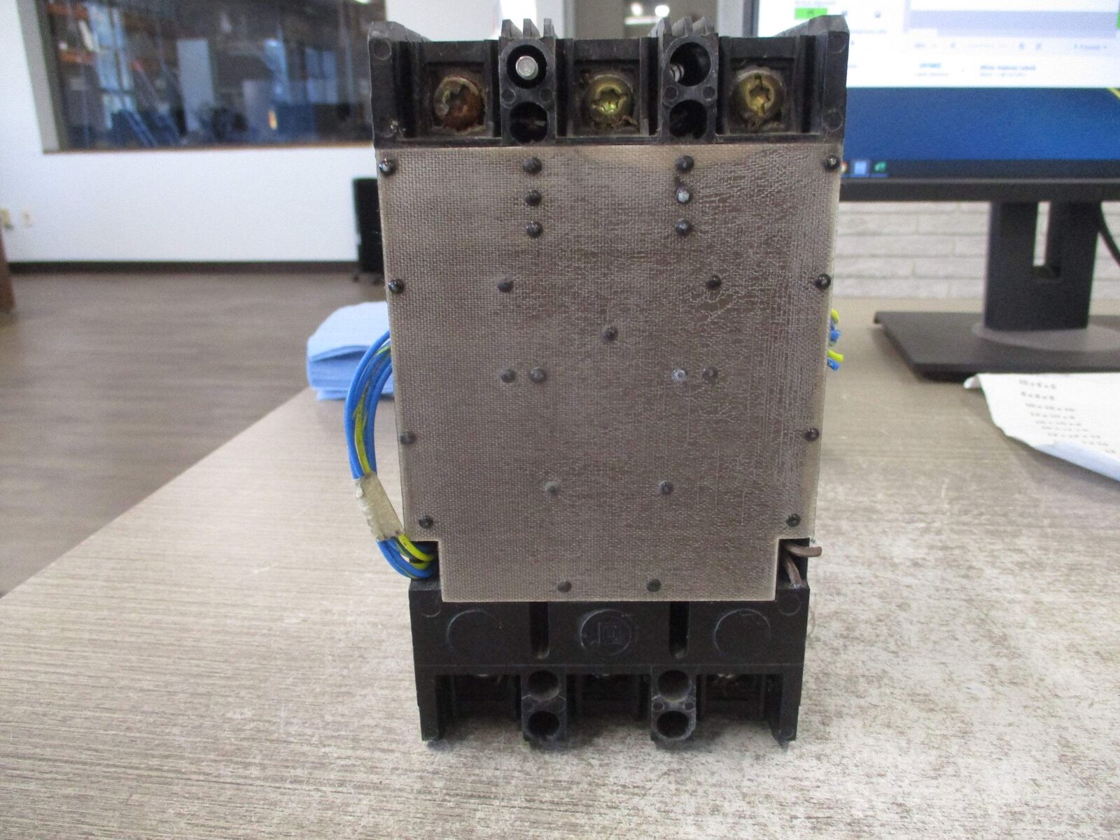 Square D Circuit Breaker KHL3622522DC1625 225A 500VDC Used