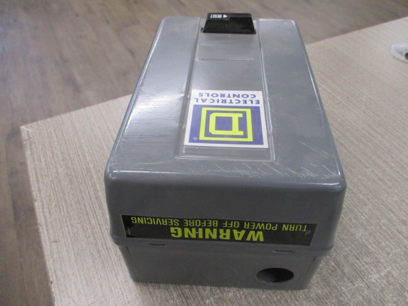 Square D Enclosed Starter 8911 REQ230G4 Ser. A 25A 600V Used