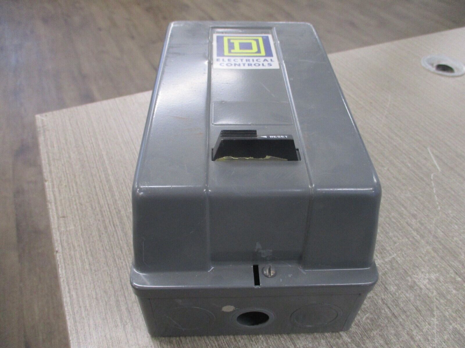Square D Enclosed Starter 8911 REQ230G4 Ser. A 25A 600V Used