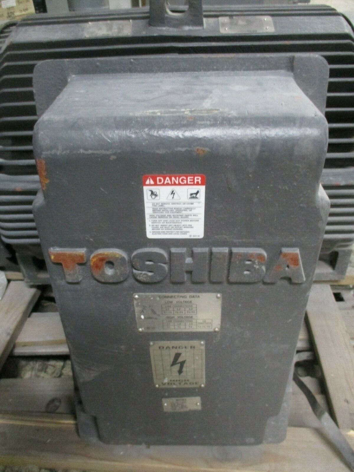 Toshiba AC Motor 2503FCAK11B-A 250HP 3600RPM 2300/4000V 57733A New Surplus