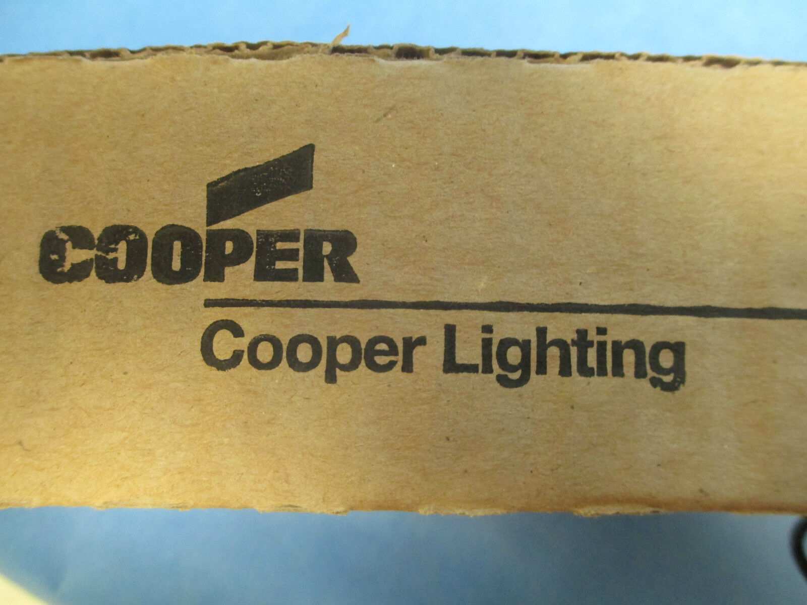 Cooper 24" Standard Strip Fluorescent SSL-117-UNV-ER81-U *New In Box*