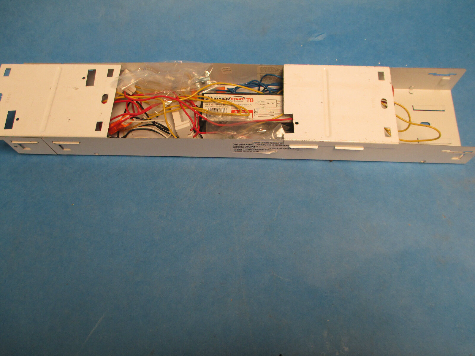 Cooper 24" Standard Strip Fluorescent SSL-117-UNV-ER81-U *New In Box*