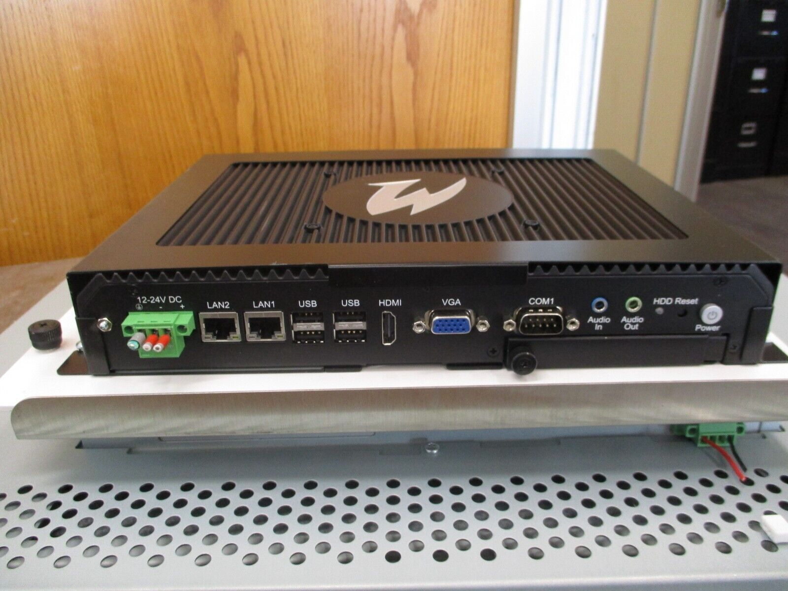 Strongarm 21.5" Touchscreen w/ PC 304-215T0V-P9 Used