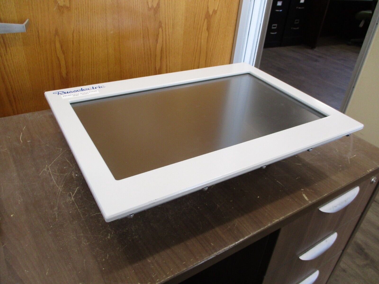 Strongarm 21.5" Touchscreen w/ PC 304-215T0V-P9 Used