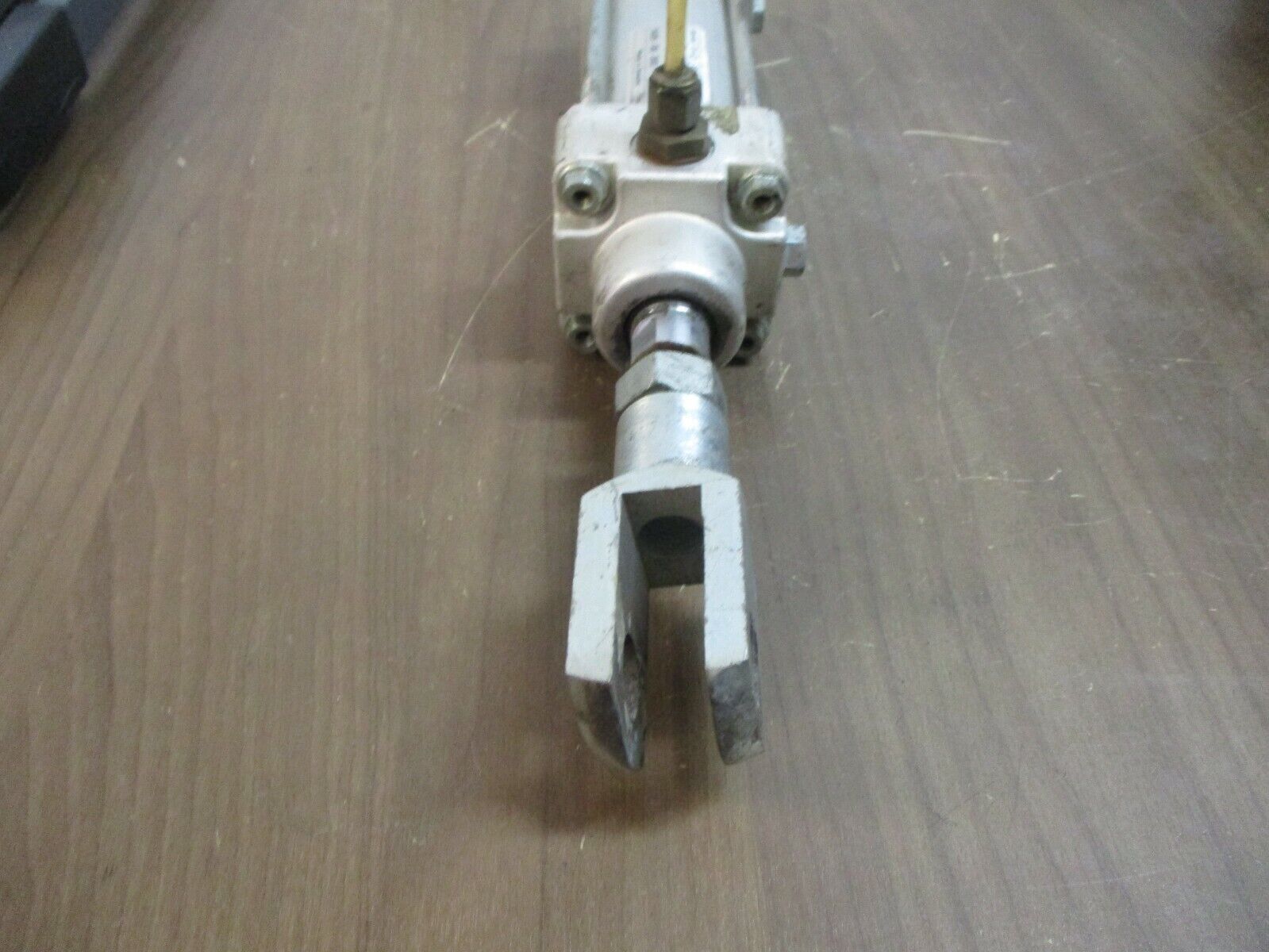 Mecman Series 1600 Pneumatic Air Cylinder 1605-08-000-1 10bar Stroke: 80mm Used