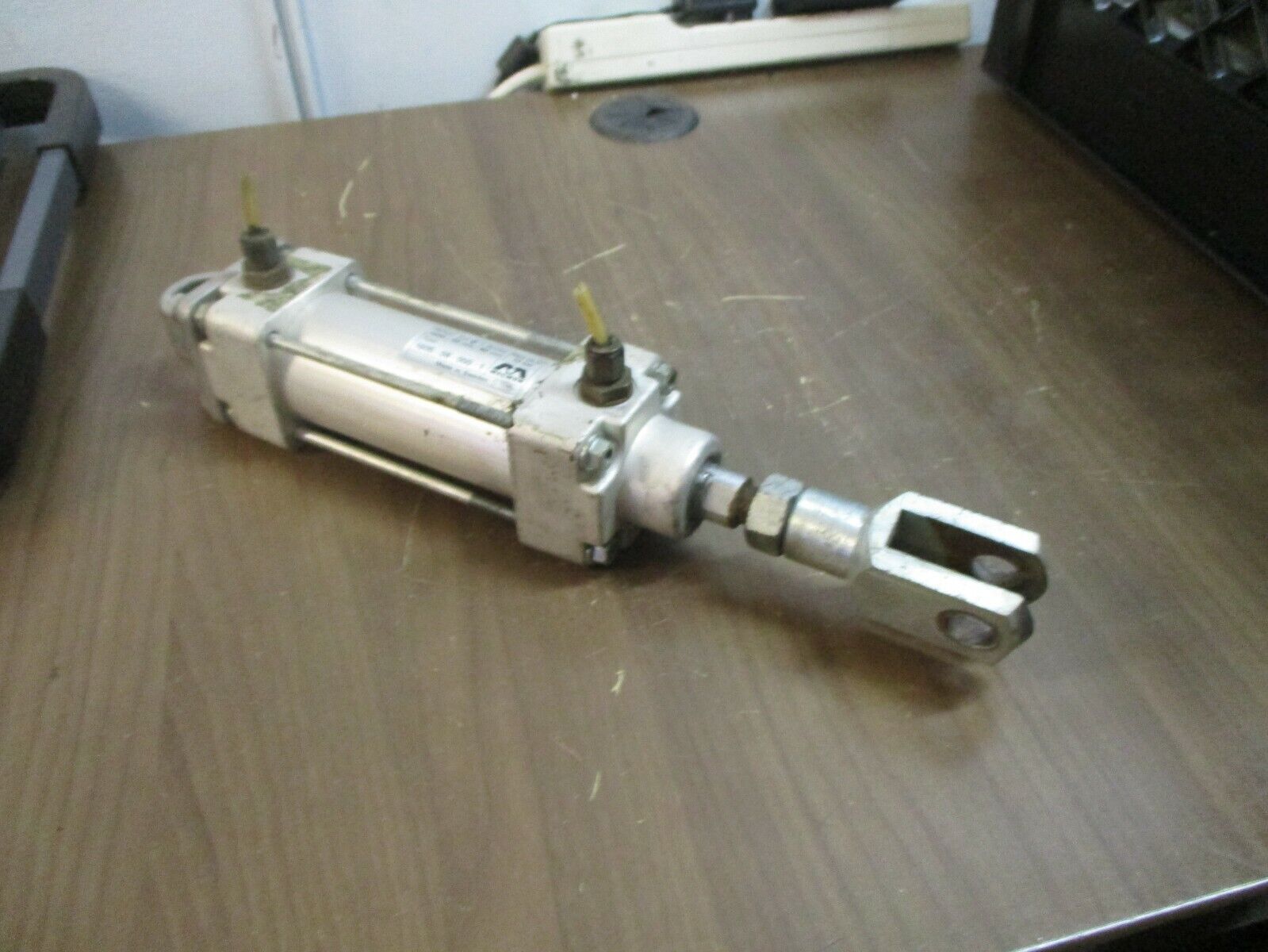 Mecman Series 1600 Pneumatic Air Cylinder 1605-08-000-1 10bar Stroke: 80mm Used