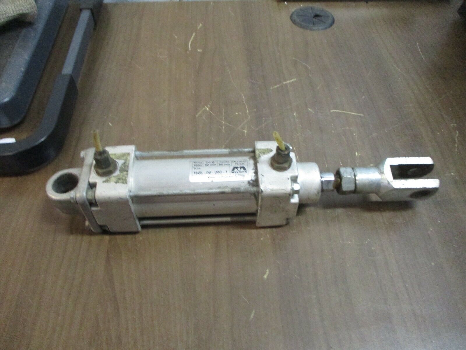Mecman Series 1600 Pneumatic Air Cylinder 1605-08-000-1 10bar Stroke: 80mm Used