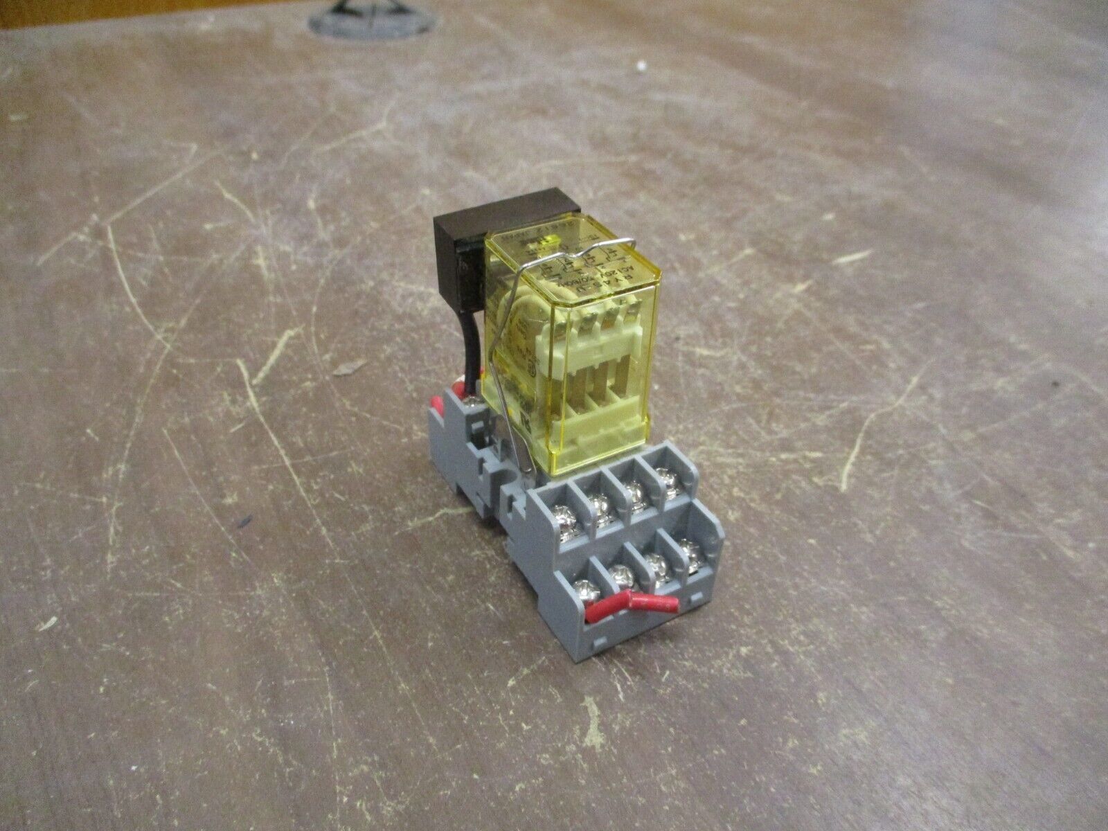 IDEC Relay w/ Base RY4S-U 120V w/ Electrocube Used