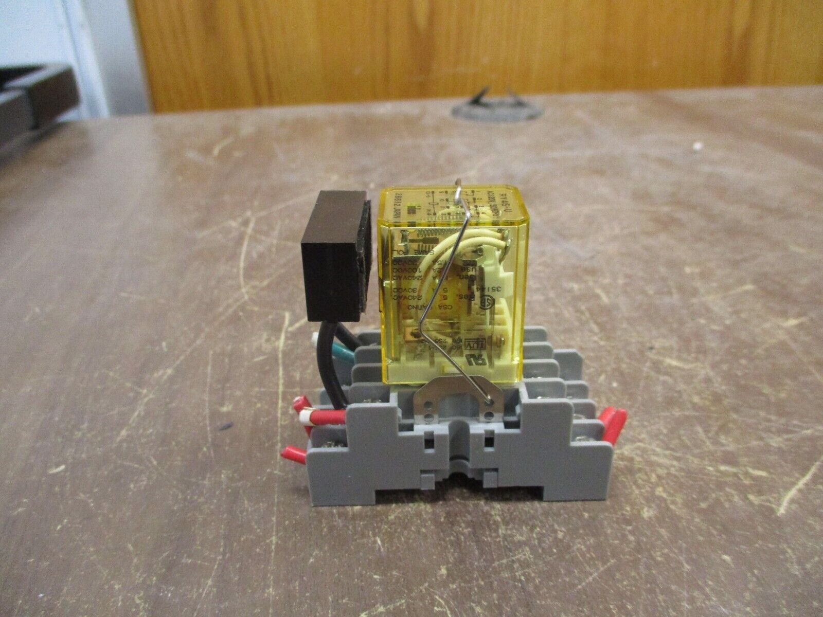 IDEC Relay w/ Base RY4S-U 120V w/ Electrocube Used