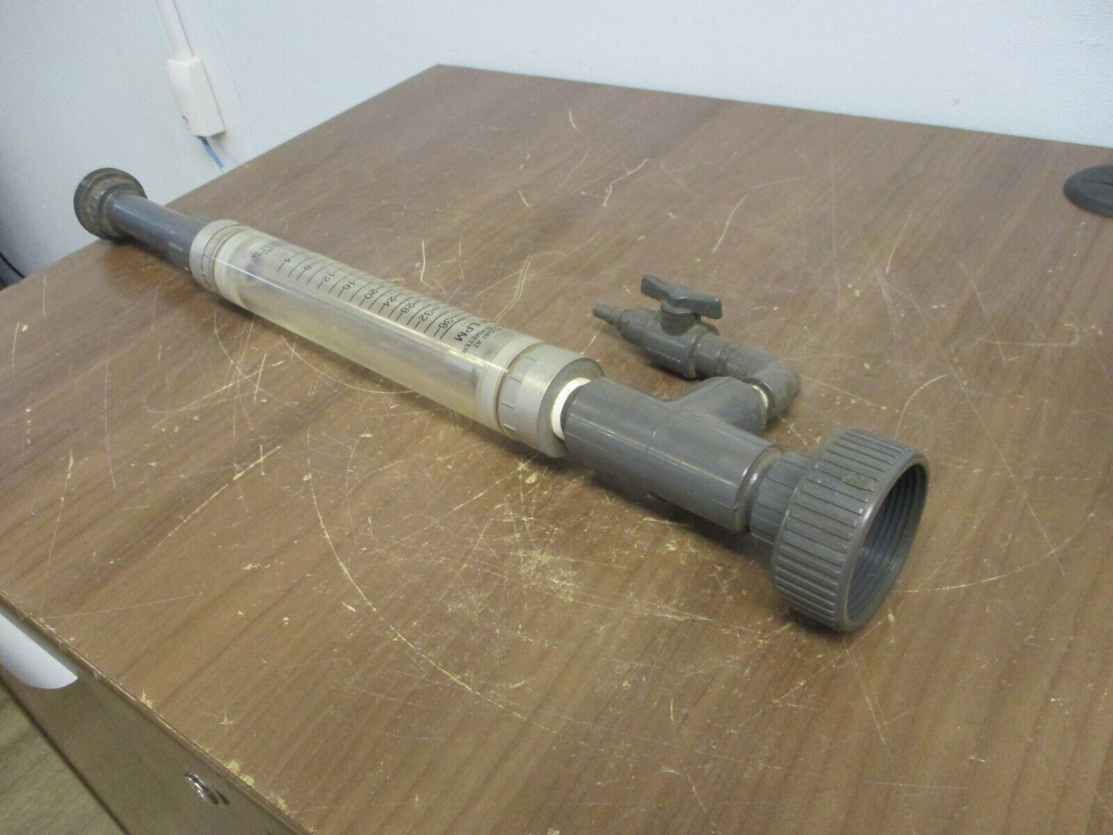 Blue White Flow Meter 9302 Range: 1-10GPM Used