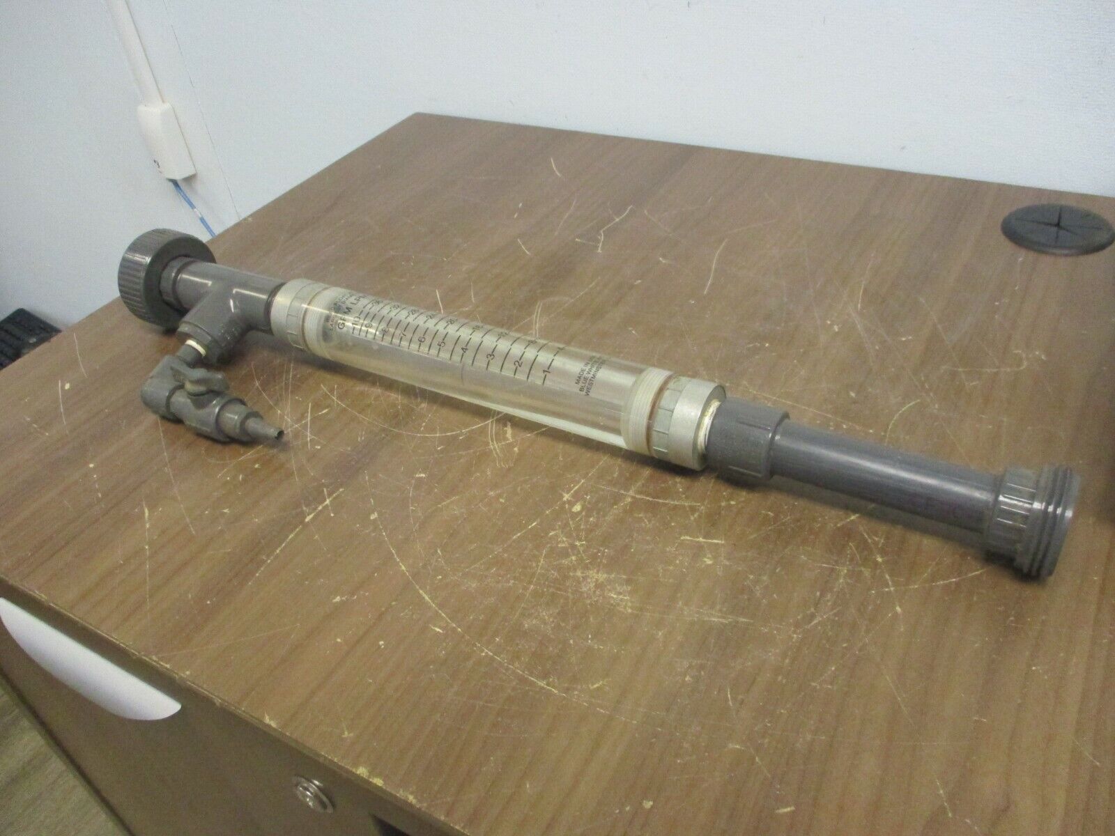 Blue White Flow Meter 9302 Range: 1-10GPM Used