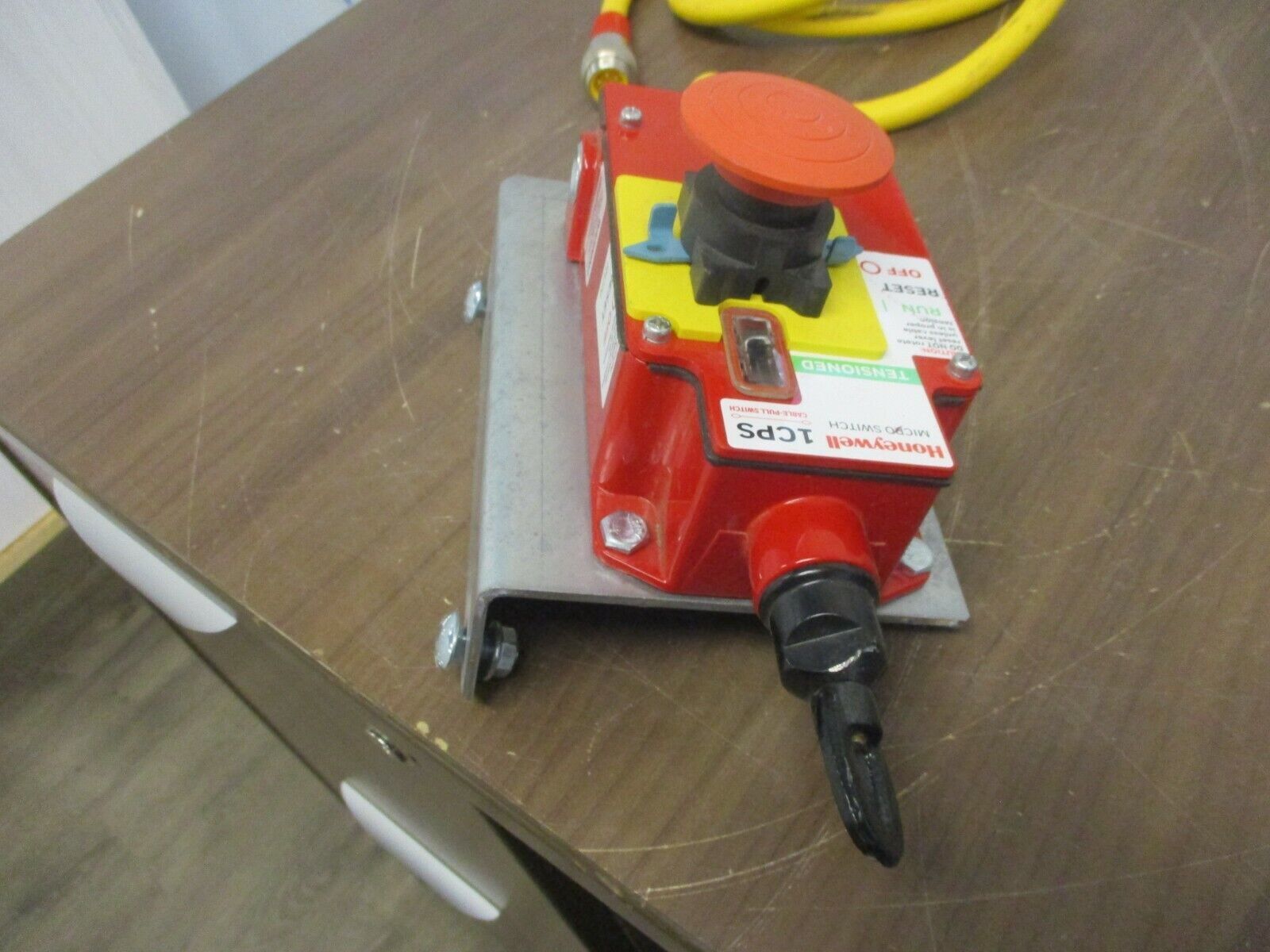 Honeywell Micro Switch Cable Pull Switch 1CPSA2-F03 w/Mounting Plate Type 1 Encl