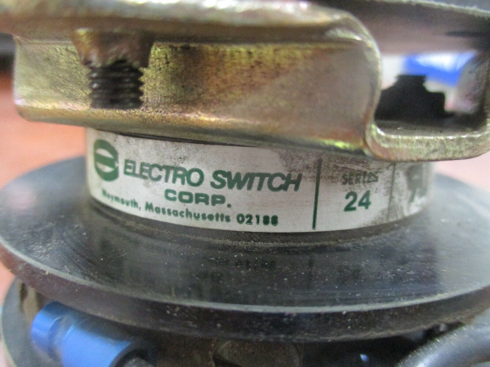Electro Switch Series 24 Voltmeter Rotary Switch 2405C 20A 600V Used