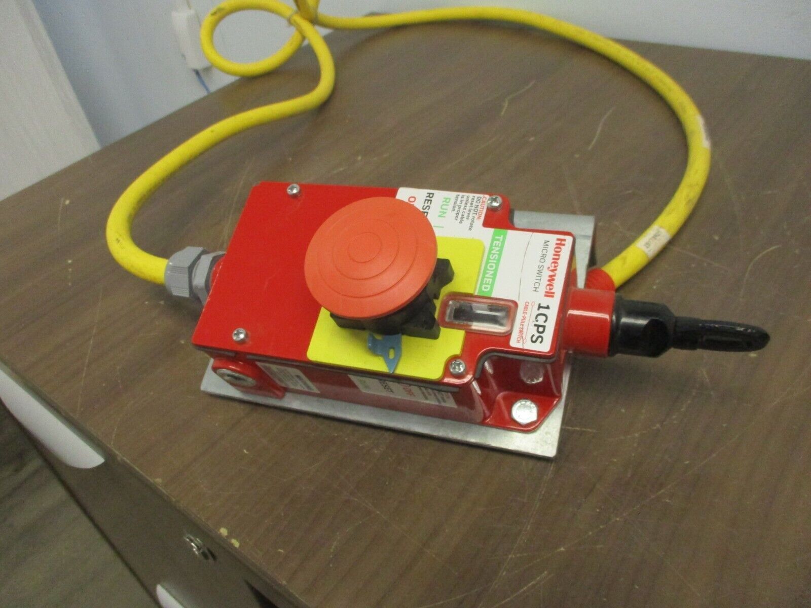 Honeywell Micro Switch Cable Pull Switch 1CPSA2-F03 w/ Mounting Plate Used