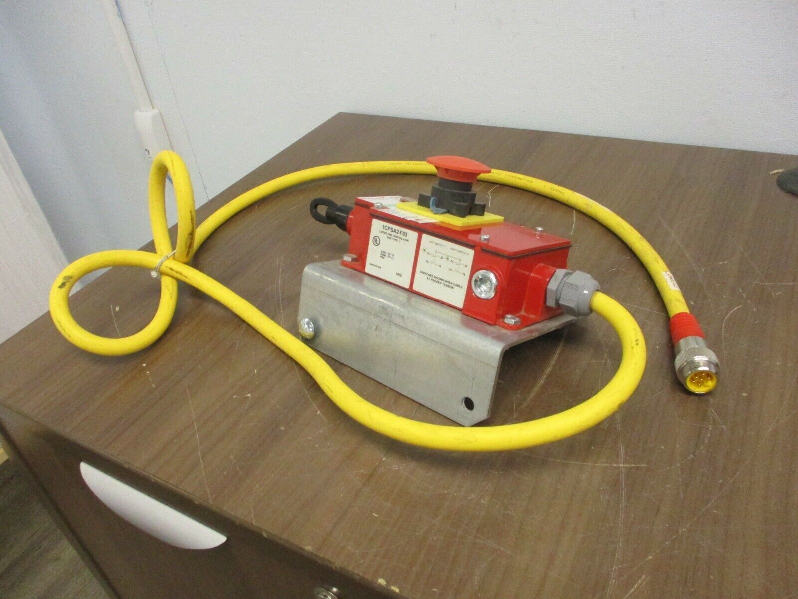 Honeywell Micro Switch Cable Pull Switch 1CPSA2-F03 w/ Mounting Plate Used