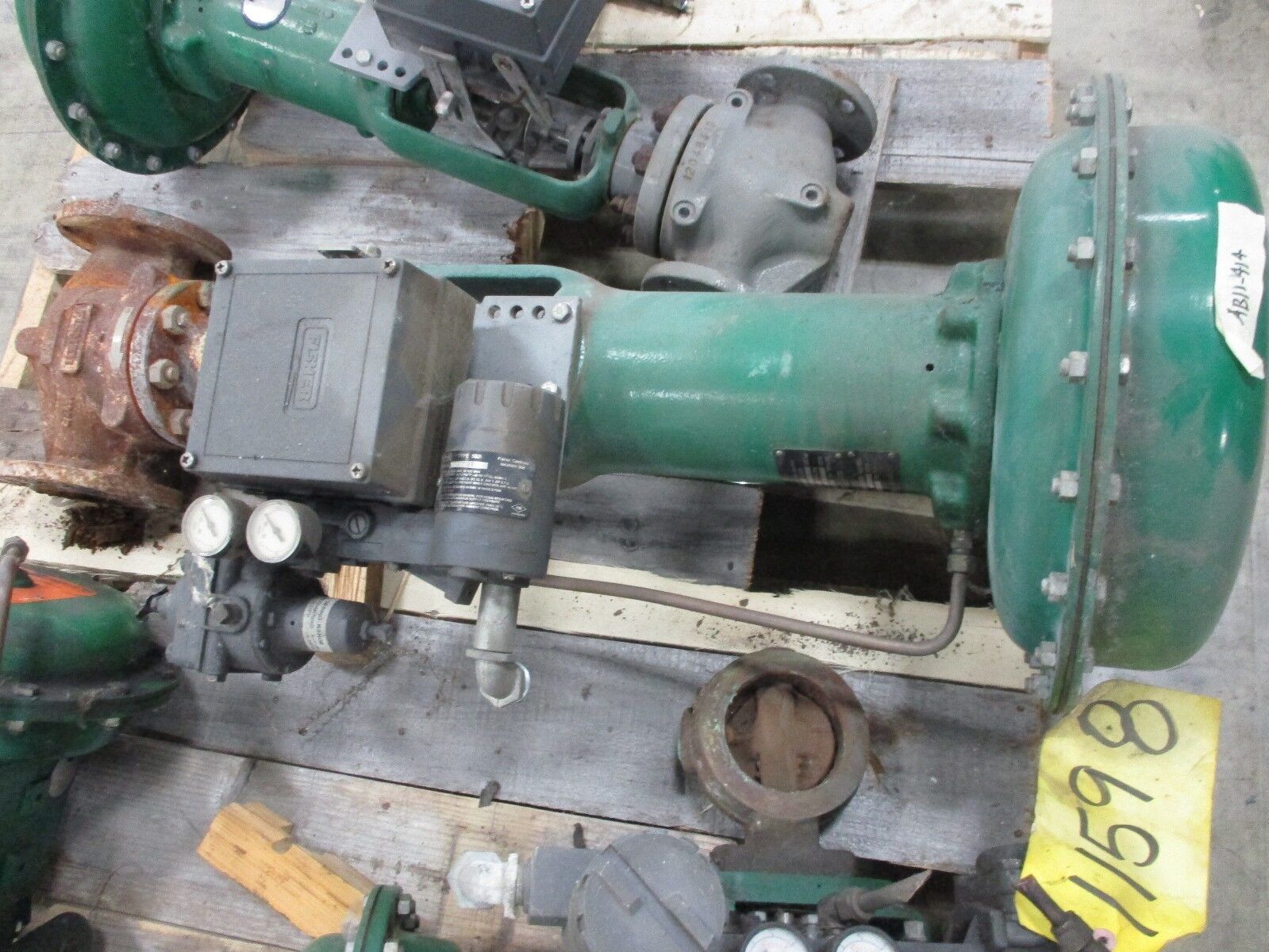 Fisher Diaphragm Control Valve w/ Positioner 667 / EZ Size 45 / 2" Used