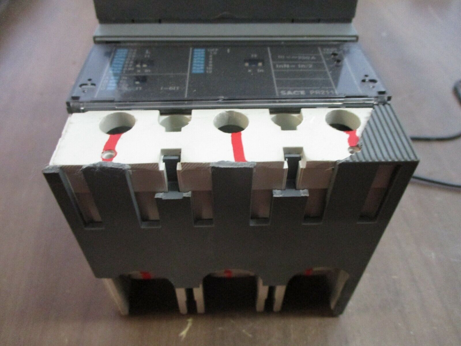 ABB SACE S4H Breaker Disconnect S4H-PR211 250A Trip 3P 600V w/ Aux Switch Used