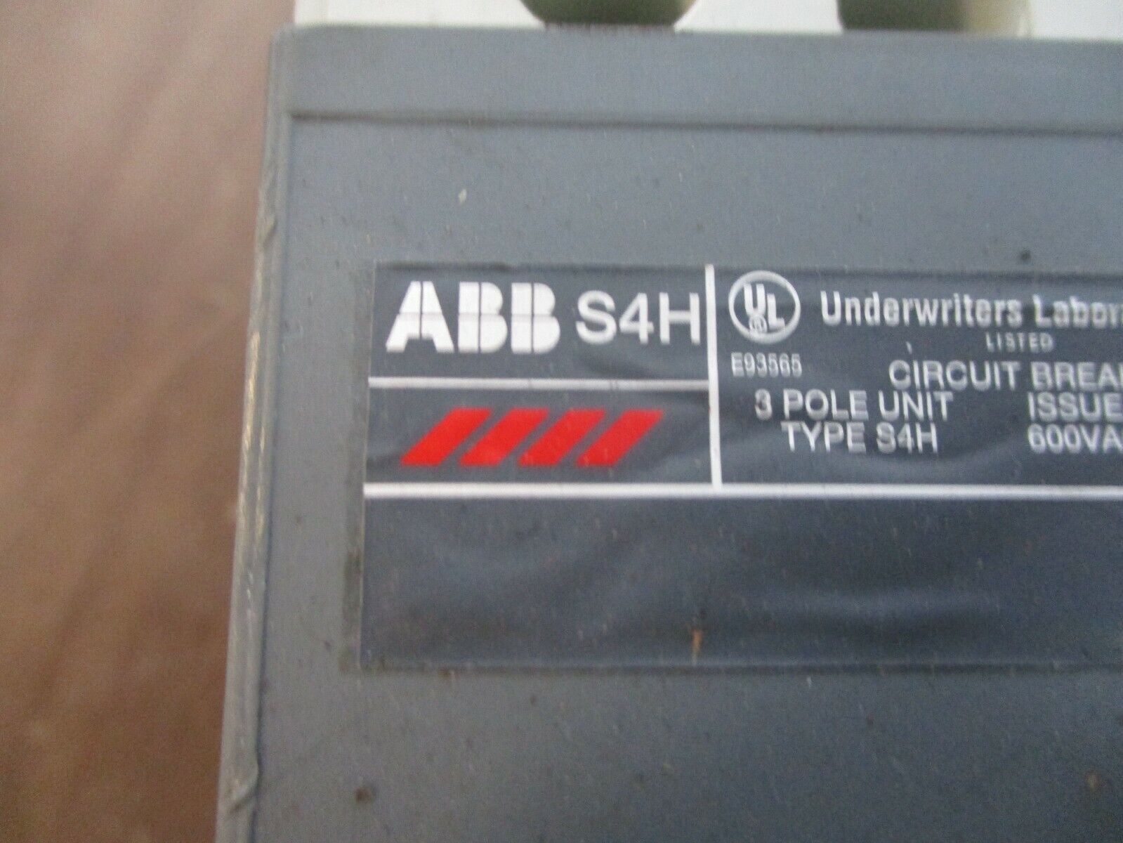 ABB SACE S4H Breaker Disconnect S4H-PR211 250A Trip 3P 600V w/ Aux Switch Used