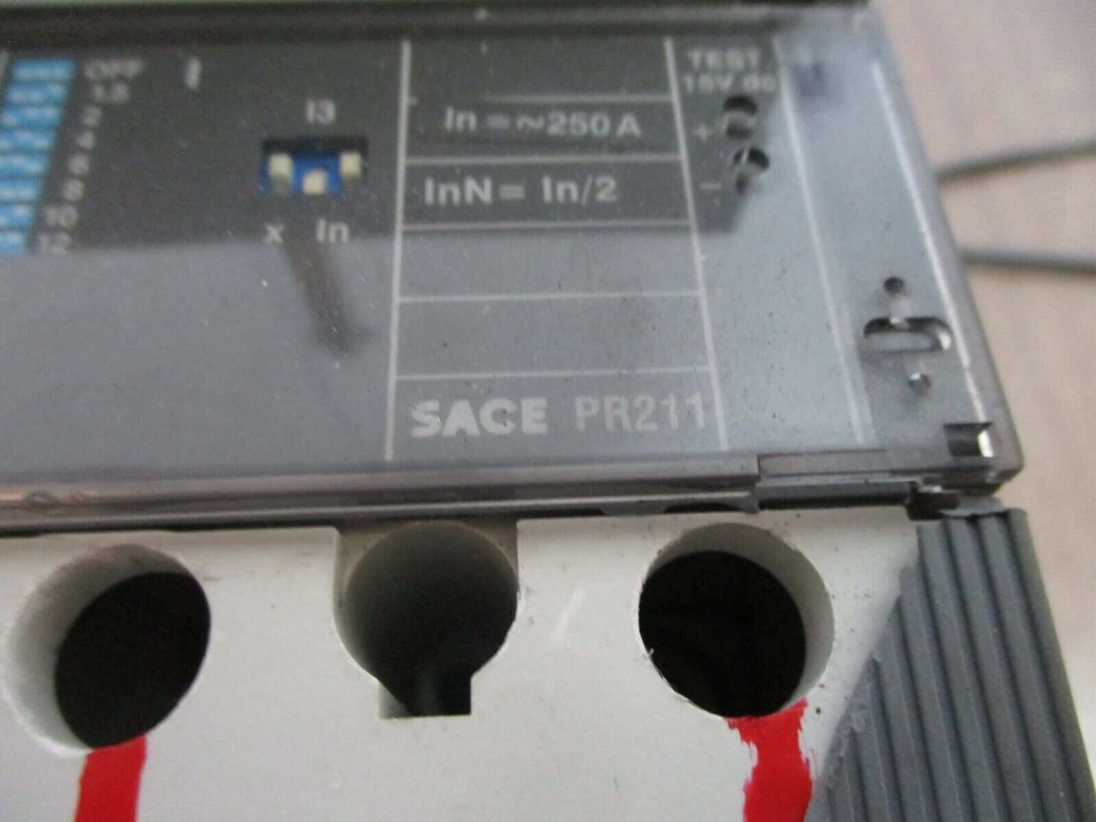 ABB SACE S4H Breaker Disconnect S4H-PR211 250A Trip 3P 600V w/ Aux Switch Used
