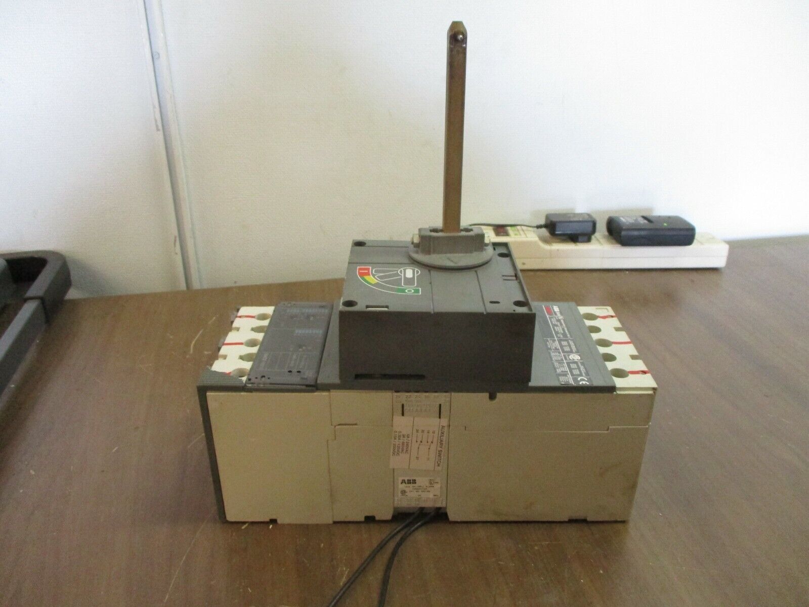 ABB SACE S4H Breaker Disconnect S4H-PR211 250A Trip 3P 600V w/ Aux Switch Used