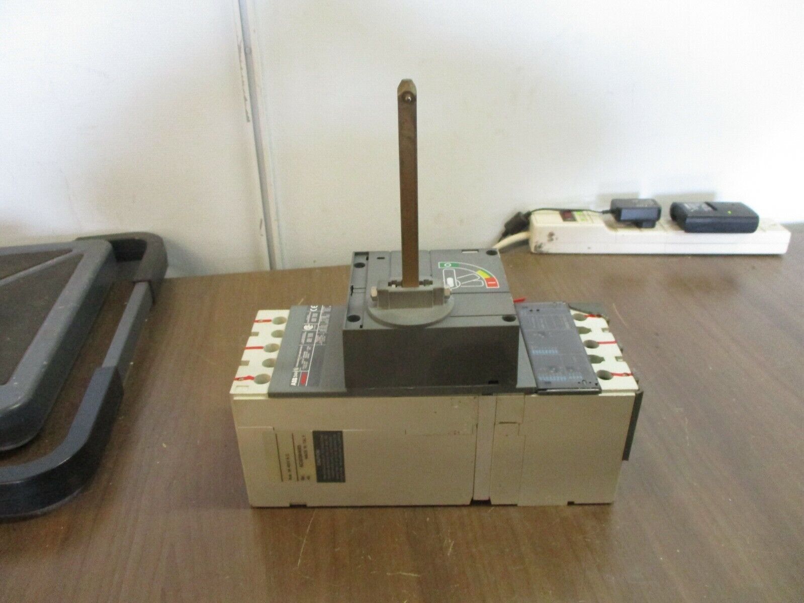 ABB SACE S4H Breaker Disconnect S4H-PR211 250A Trip 3P 600V w/ Aux Switch Used