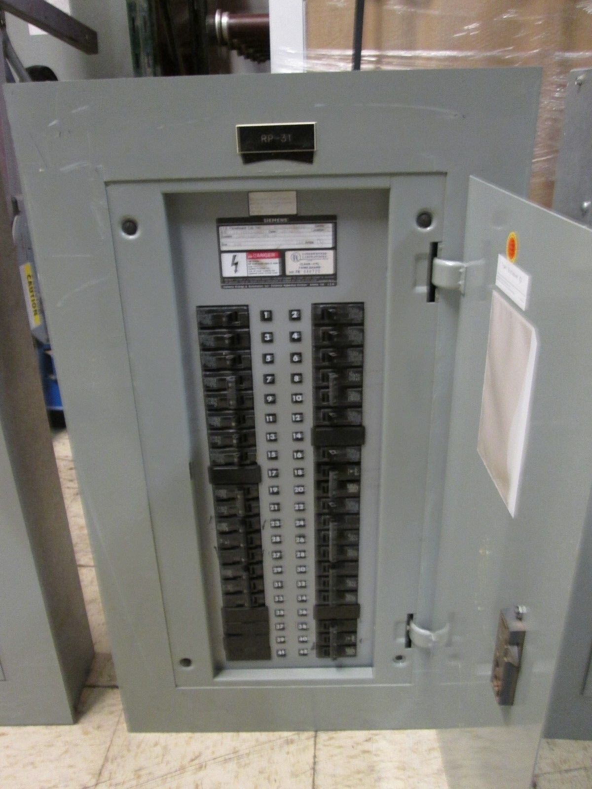 Siemens Main Lug Circuit Breaker Panel BG42ML4100STM 208Y/120V 100A 3Ph 4W Used