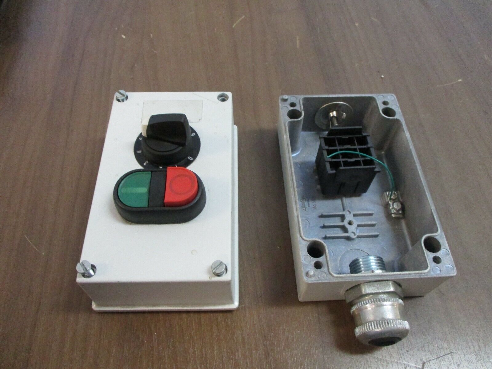 Clarostat Enclosed Potentiometer w/ Start / Stop Button JA1N056S502UA Used