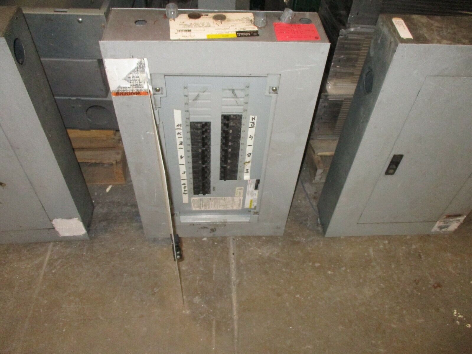 GE Main Breaker Circuit Breaker Panel AQF3241ATX 100A Main 125A Max 208Y/120V