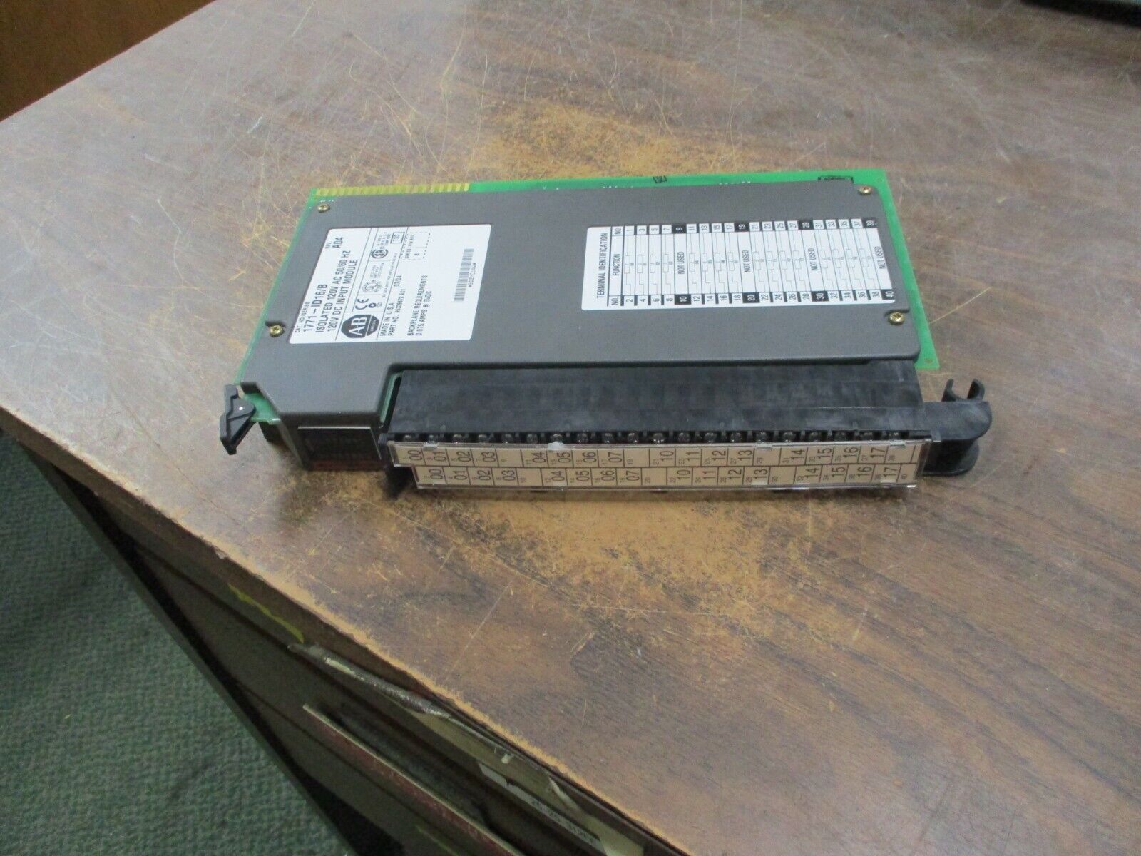 Allen-Bradley Isolated 120V AC/DC Input Module 1771-ID16/B Ser. B Rev. A04 Used