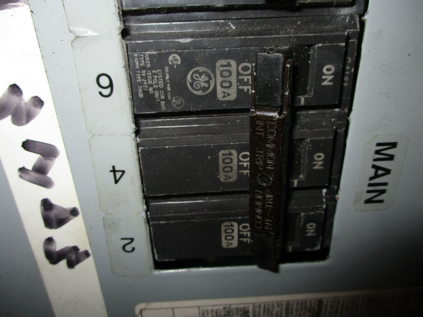 GE Main Breaker Circuit Breaker Panel AQF3241ATX 100A Main 125A Max 208Y/120V