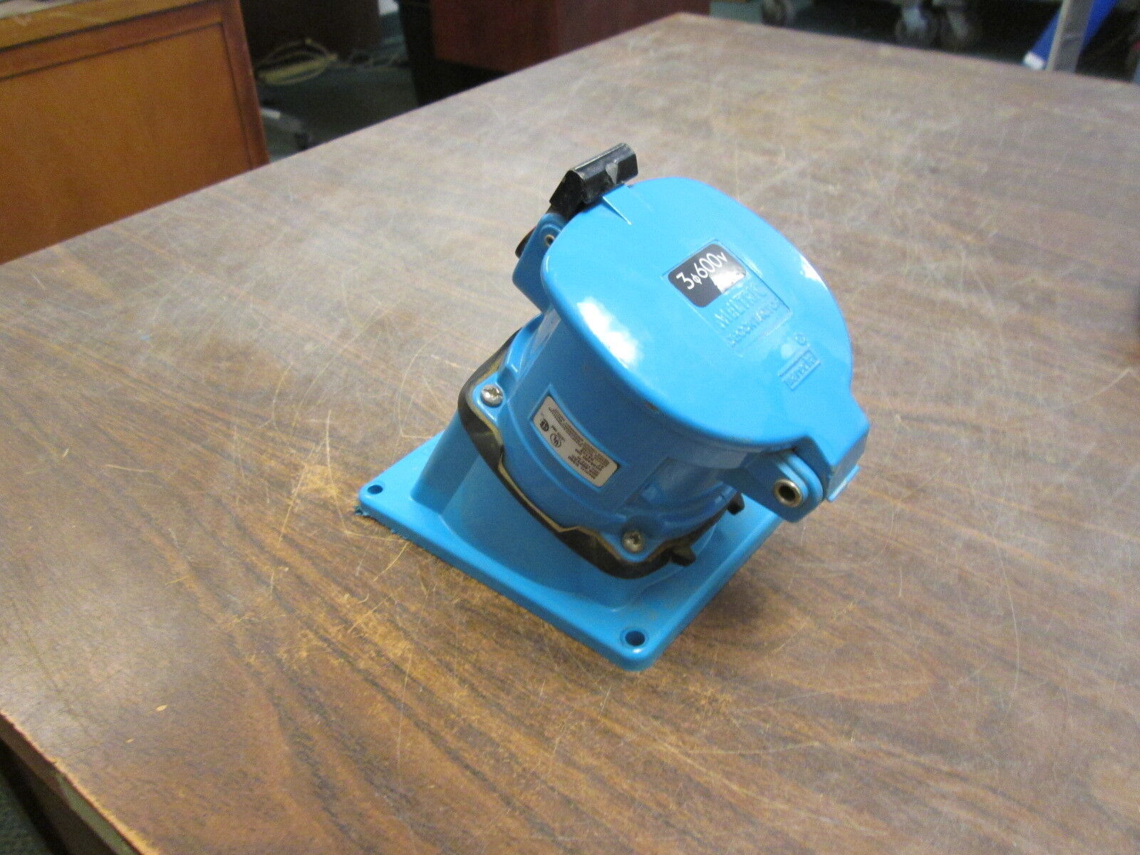 Meltric DS60 Receptacle 37-64143 60A 600V Type 3R Used