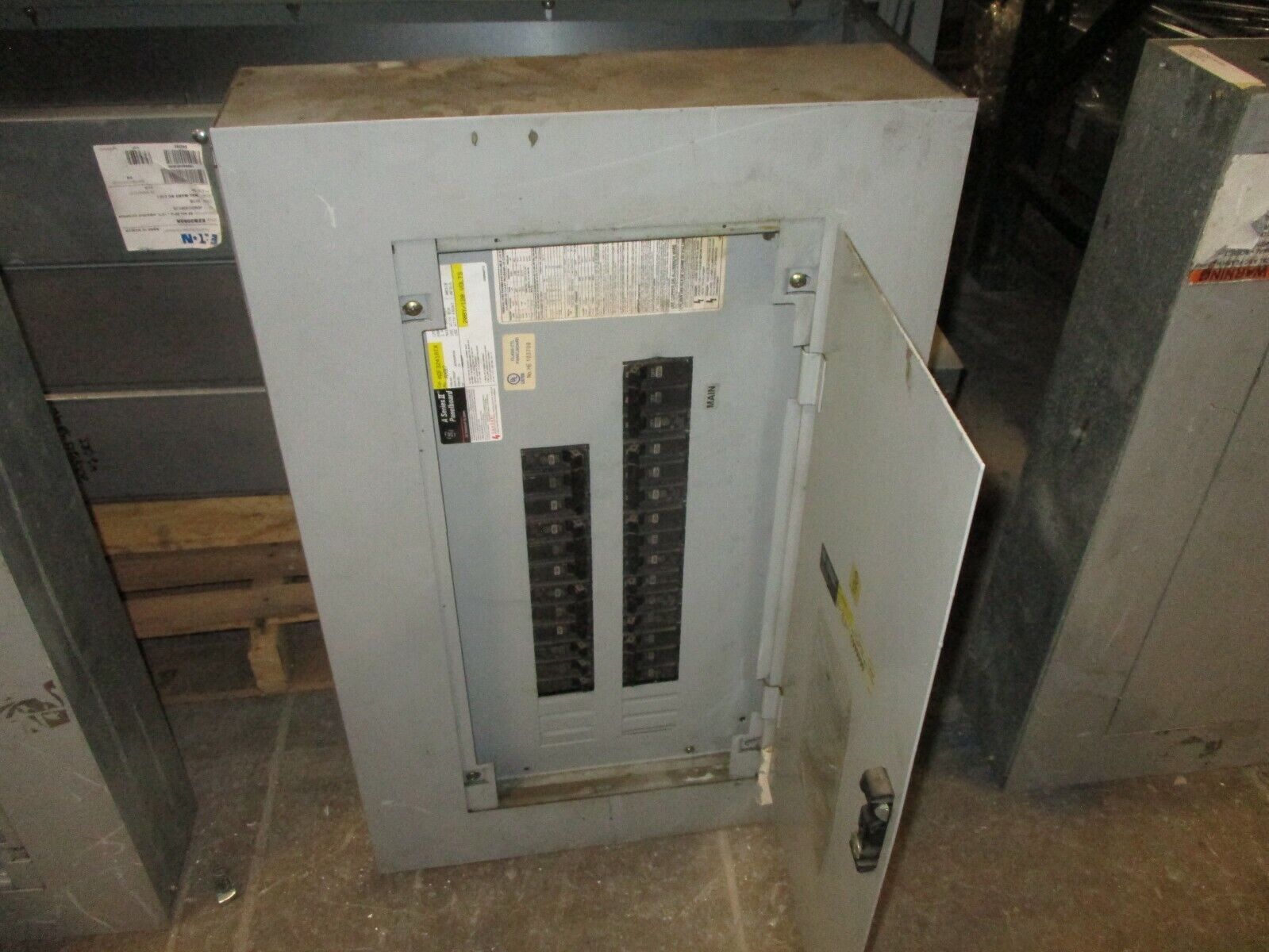 GE Main Breaker Circuit Breaker Panel AQF3241ATX 100A Main 125A Max 208Y/120V