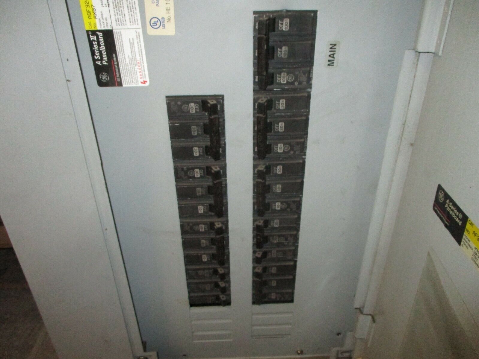GE Main Breaker Circuit Breaker Panel AQF3241ATX 100A Main 125A Max 208Y/120V